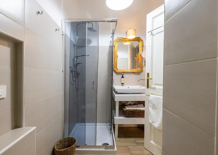 Little Pied-a-terre In Apartment *
