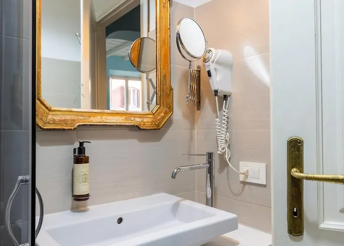 Little Pied-a-terre In Apartment *